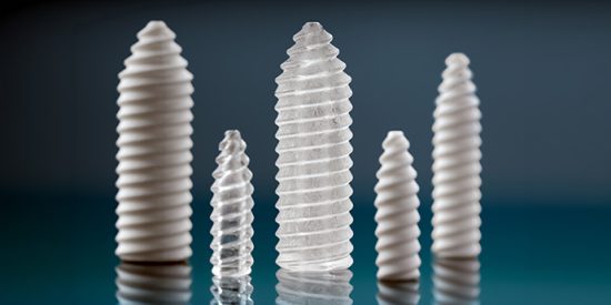 Picture of two sizes of EUROSCREW® NG and three sizes of EUROSCREW® TCP NG with blue gradient background