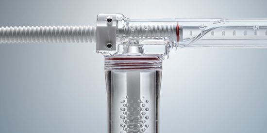 Picture of PureKIT® GUN LV injection system with grey gradient background