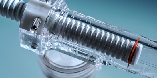 Picture of PureKIT® GUN MV injection system with blue gradient background