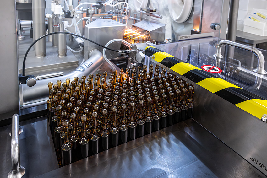 Manufacturing process of the liquid cement, filled into a sterile vial.