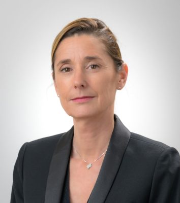 Portrait of Carole Léonard, CEO of Teknimed
