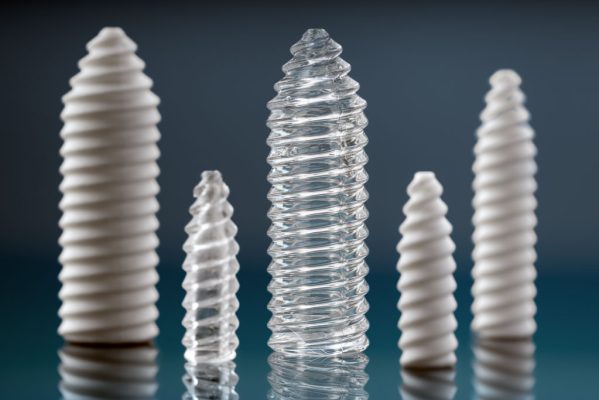 Picture of two sizes of EUROSCREW® NG and three sizes of EUROSCREW® TCP NG with blue gradient background